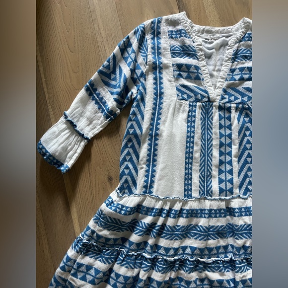 THML blue and white geometric pattern 3/4 bell sleeve vneck mini dress - Picture 3 of 5
